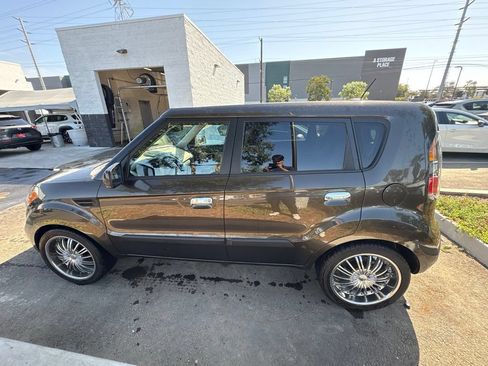 Used 2010 Kia Soul ! FWD image 10
