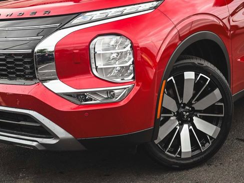 New 2025 Mitsubishi Outlander SE image 28