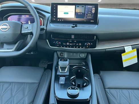 New 2026 Nissan Rogue Platinum AWD/4WD image 4