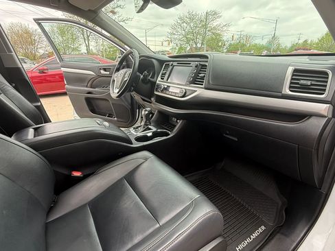 Used 2019 Toyota Highlander XLE image 14