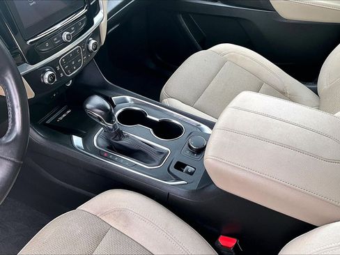 Used 2020 Chevrolet Traverse LT image 16