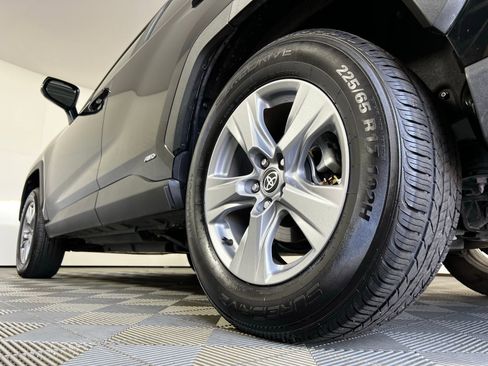 Certified 2025 Toyota RAV4 XLE AWD/4WD image 25