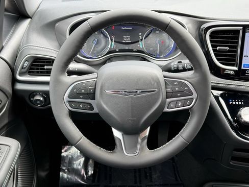 New 2026 Chrysler Pacifica Select AWD/4WD image 18
