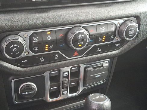 Certified 2024 Jeep Gladiator Sport image 15