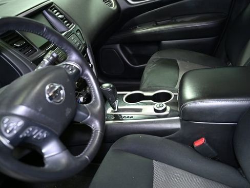 Used 2018 Nissan Pathfinder SV image 23