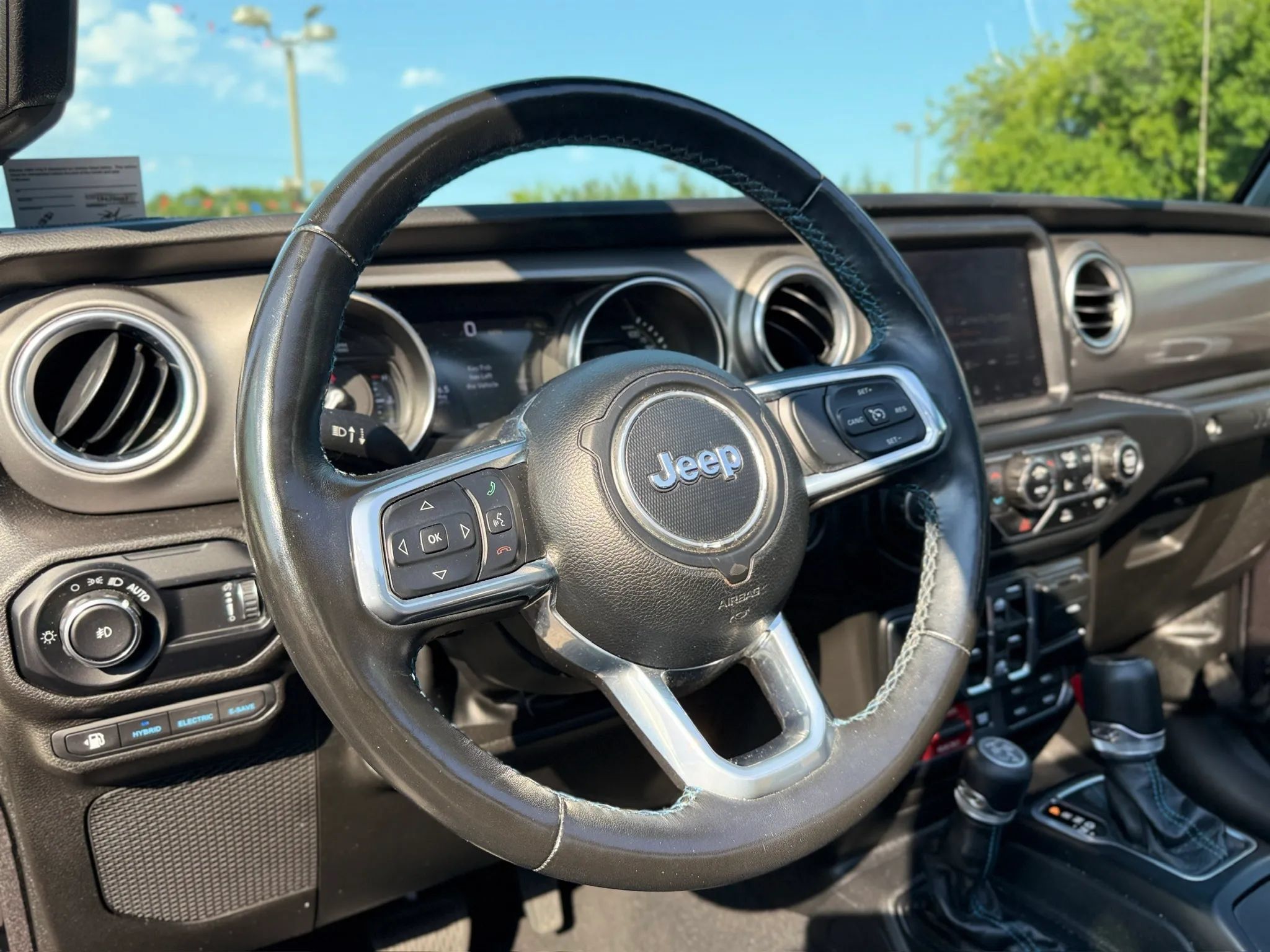 Used 2023 Jeep Wrangler Unlimited Rubicon 4xe w/ Cold Weather Group AWD/4WD image 35