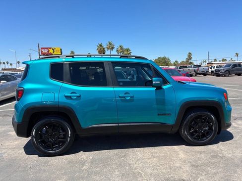 Used 2020 Jeep Renegade Altitude w/ UConnect 8.4 Nav Group FWD image 11
