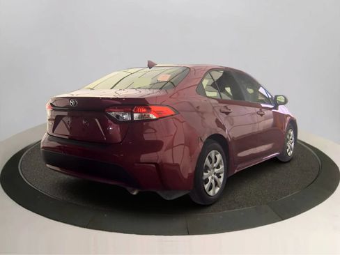 Used 2022 Toyota Corolla LE FWD image 2