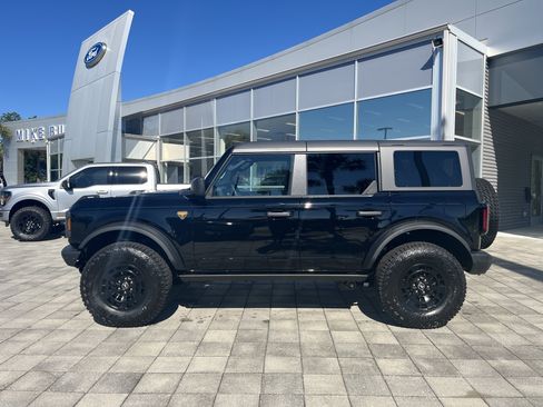 New 2026 Ford Bronco Badlands w/ Sasquatch Package AWD/4WD image 3