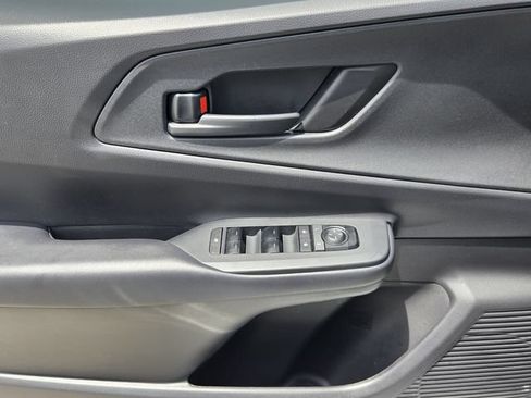 Used 2025 Toyota Prius Plug-In Hybrid FWD image 25