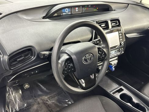 Used 2022 Toyota Prius LE image 7