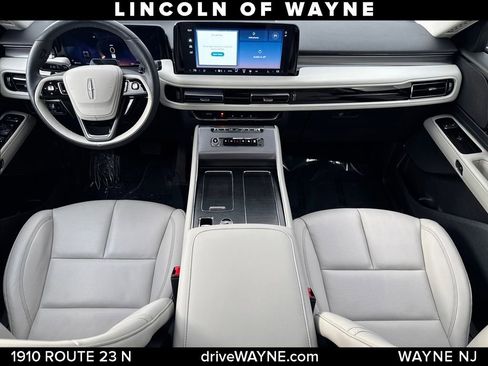 Used 2025 Lincoln Aviator AWD image 24