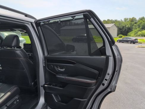 Used 2025 Honda Pilot TrailSport image 45