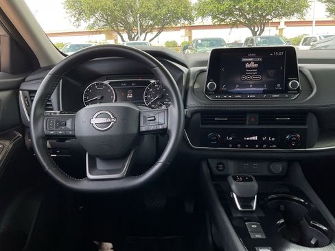Used 2025 Nissan Rogue SV FWD image 12