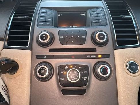 Used 2018 Ford Taurus SE image 18