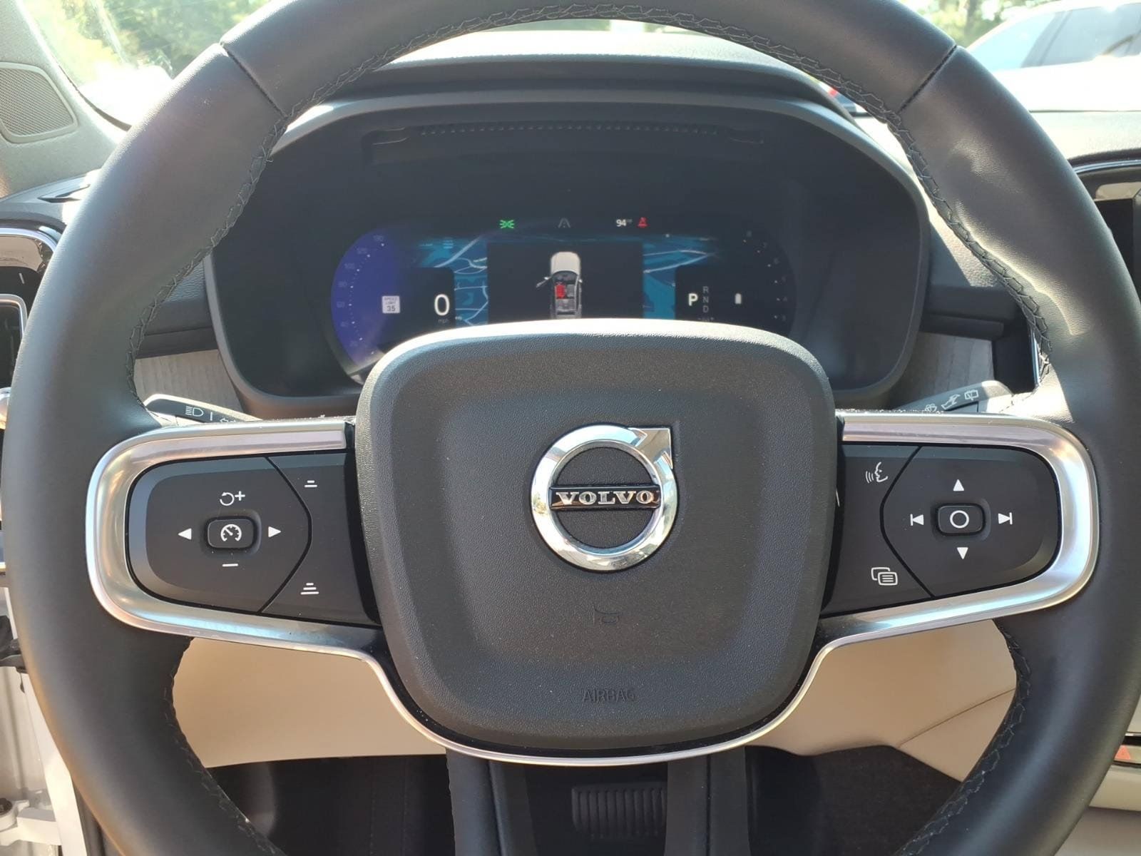 Used 2024 Volvo XC40 B5 Plus AWD/4WD image 31