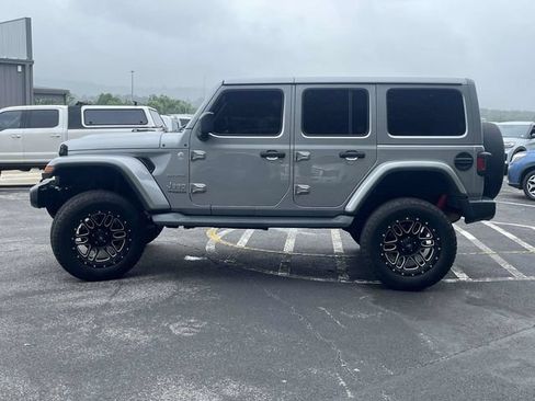 Used 2018 Jeep Wrangler Unlimited Sahara w/ Dual Top Group AWD/4WD image 7