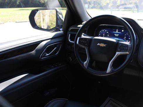 Used 2023 Chevrolet Suburban Premier image 9