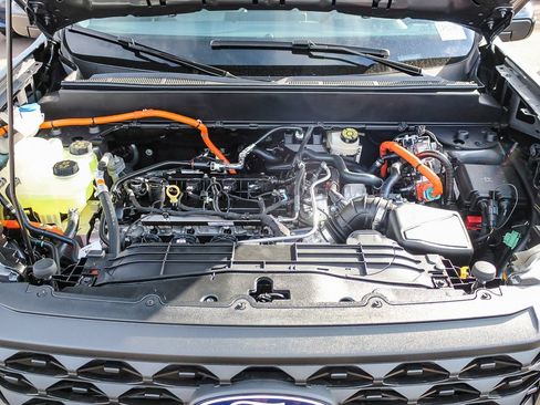 New 2025 Ford Maverick XLT w/ XLT Luxury Package image 28