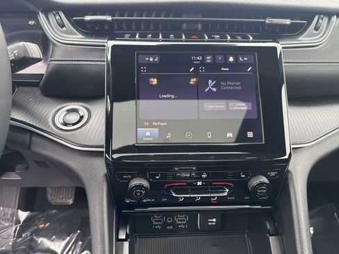 Certified 2024 Jeep Grand Cherokee Altitude image 12