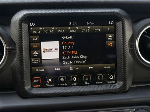 Used 2023 Jeep Wrangler Unlimited Sahara w/ Cold Weather Group AWD/4WD image 17