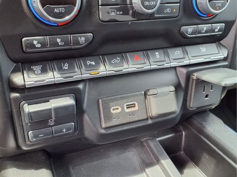 Used 2022 Chevrolet Silverado 2500 High Country AWD/4WD image 11