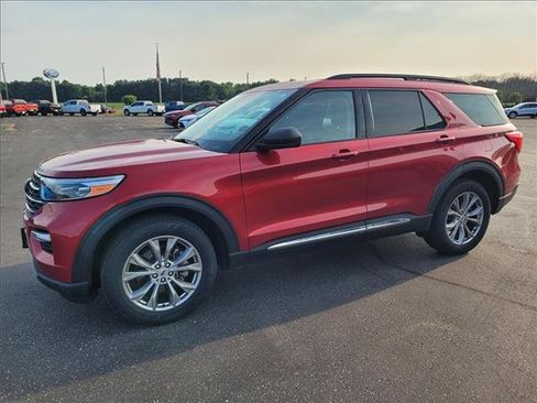 Certified 2023 Ford Explorer XLT w/ Equipment Group 202A AWD/4WD image 1