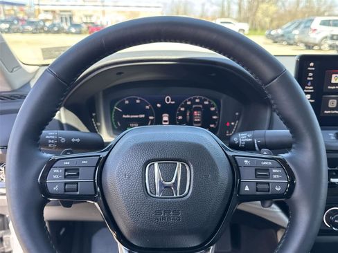 Used 2025 Honda Accord Touring image 18
