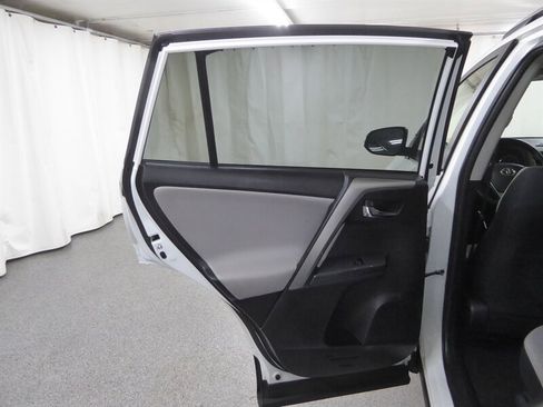 Used 2018 Toyota RAV4 LE image 29