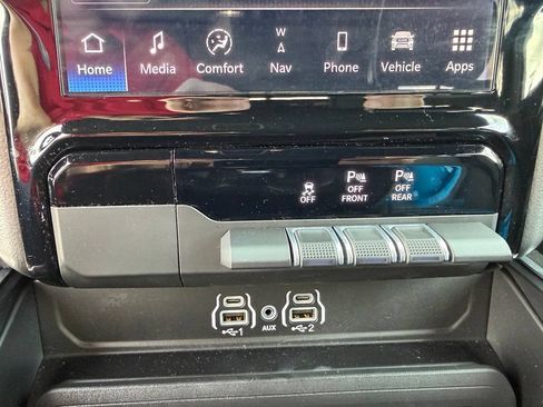 Used 2026 RAM 1500 Laramie AWD/4WD image 8