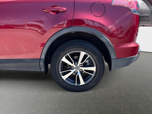 Used 2018 Toyota RAV4 XLE image 10