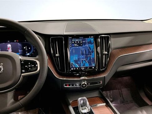 Certified 2023 Volvo XC60 B5 Ultimate w/ Climate Package image 7