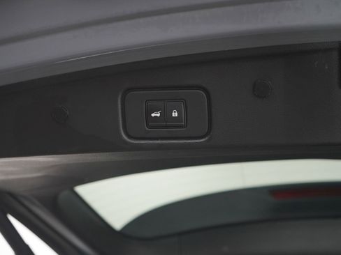 Used 2022 Nissan Pathfinder Platinum image 10