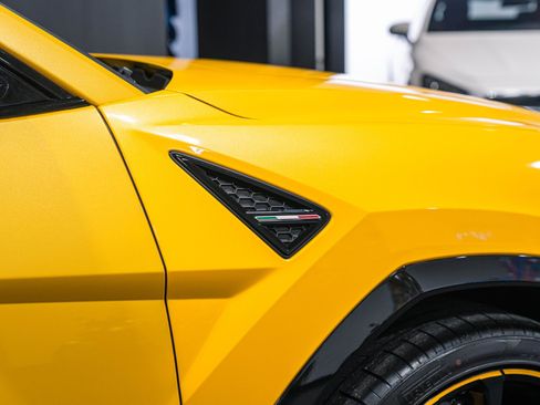 Used 2021 Lamborghini Urus AWD/4WD image 9