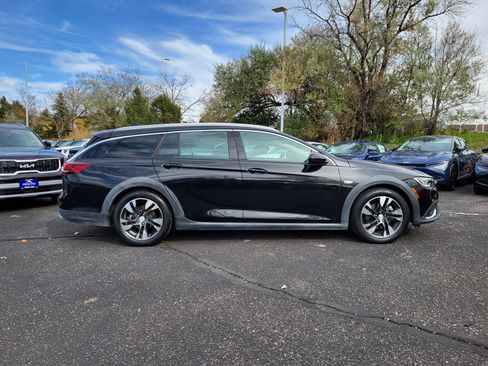 Used 2019 Buick Regal Preferred w/ Sights and Sounds Package image 3