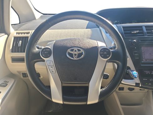 Used 2014 Toyota Prius V Three image 12