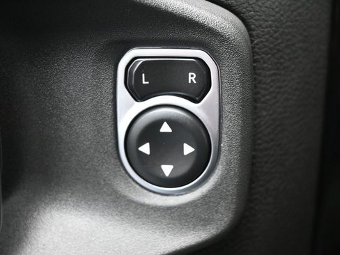 Used 2025 Jeep Wrangler Unlimited Rubicon w/ Convenience Group AWD/4WD image 12