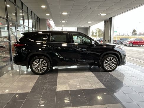 Certified 2022 Toyota Highlander Platinum image 6