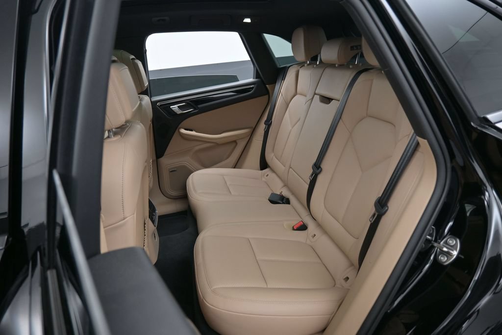 Certified 2026 Porsche Macan AWD/4WD image 24
