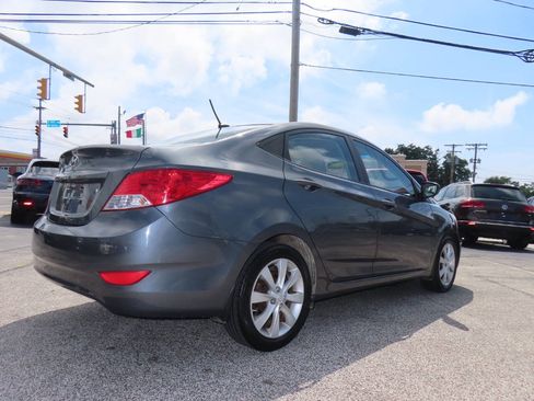 Used 2013 Hyundai Accent GLS w/ Premium Pkg FWD image 2