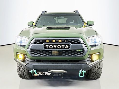 Used 2021 Toyota Tacoma TRD Sport w/ Technology Package AWD/4WD image 2