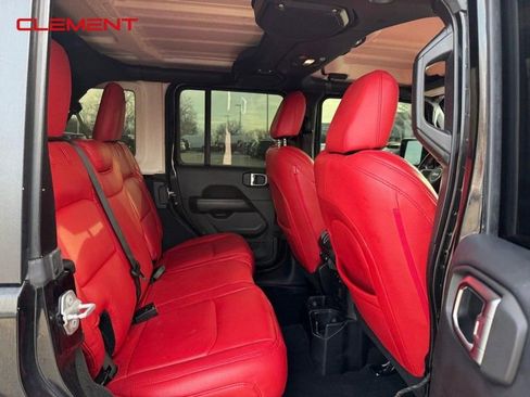 Used 2018 Jeep Wrangler Unlimited Sahara w/ LED Lighting Group image 12