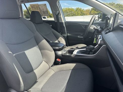 Used 2022 Toyota RAV4 LE image 29