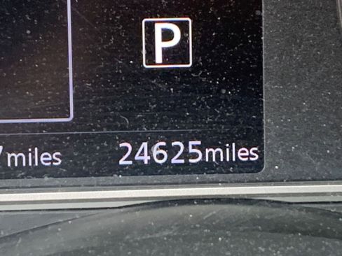 Used 2025 Nissan Versa SV image 9