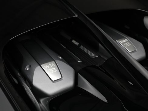 Used 2020 Bugatti Chiron image 24