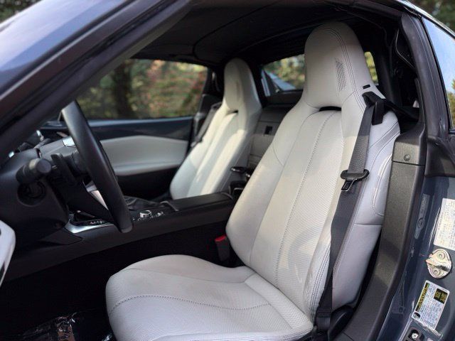 Used 2021 MAZDA MX-5 Miata RF Grand Touring RWD image 11