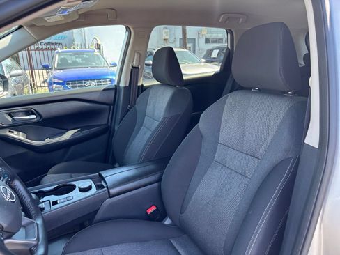 Used 2025 Nissan Rogue SV AWD/4WD image 29