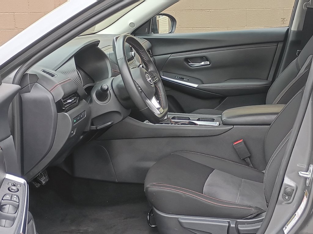 Used 2025 Nissan Sentra SR FWD image 15