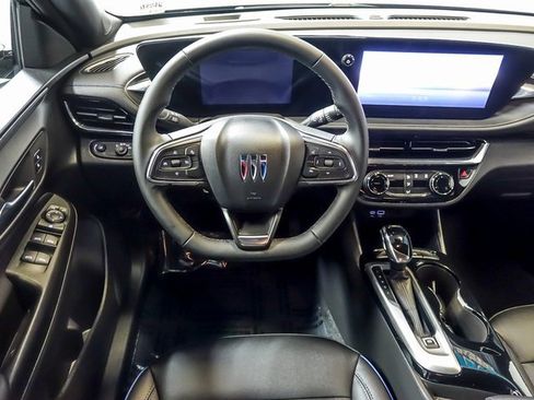 Certified 2025 Buick Envista Sport Touring image 16