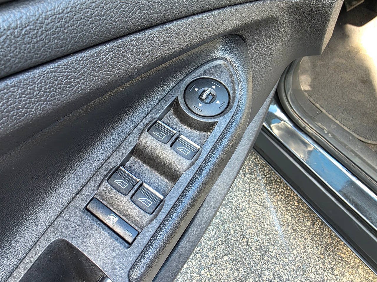 Used 2013 Ford Escape Titanium w/ Parking Technology Pkg AWD/4WD image 12
